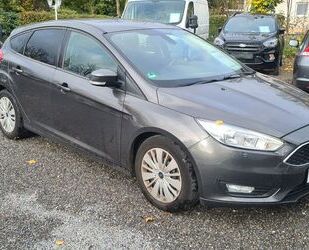 Ford Ford Focus Lim*Ford-Scheckh*Navi*R&L Sens*Lenkradh Gebrauchtwagen