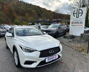 INFINITI Infiniti Q30 *NAVI*WHITE*72TKM*8-FACH*AHK-ABNEHMBA Gebrauchtwagen