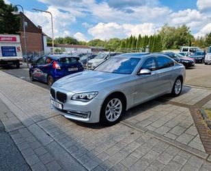 BMW BMW 750d xDrive LCI*2.HAND*LED*HUD*360°*SOFT*AHK*A Gebrauchtwagen