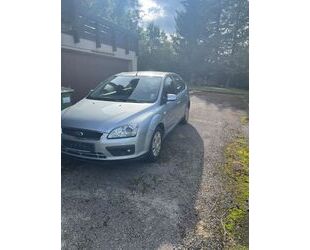 Ford Ford Focus 1,6 Ti-VCT Ghia Ghia TÜV Neu Gebrauchtwagen