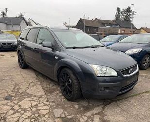 Ford Ford Focus Turnier Titanium*KEYLESSGO*XENON*MOTORP Gebrauchtwagen