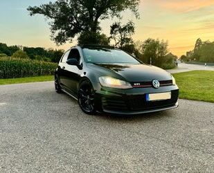 VW Volkswagen Golf 7 GTI / 8-fach-bereift Gebrauchtwagen