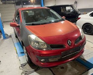 Renault Renault Clio by RIP CURL 1.2 16V 55kW by RIP CURL Gebrauchtwagen