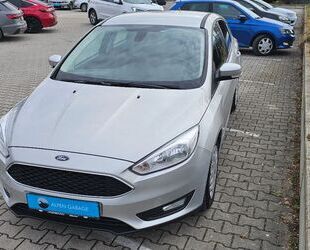 Ford Ford Focus*Lim.*1.5 TDCi*Navi*Klima*PDC*Tempo*SHZ* Gebrauchtwagen