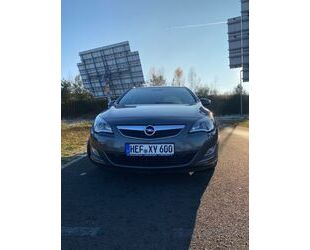 Opel Opel ASTRA J 1.6 Sport XEN TEMP SHZ TÜV 08/25 Gebrauchtwagen