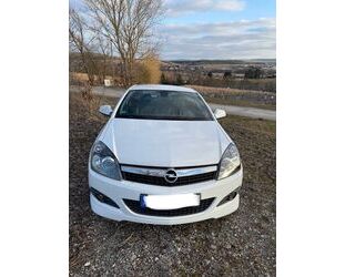 Opel Opel Astra GTC 1.6 ECOTEC Black&White 85kW Black&. Gebrauchtwagen