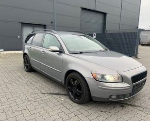 Volvo Volvo V50 Kombi 2.4 Momentum+TEMPO+KLIMAA+BI-XENON Gebrauchtwagen