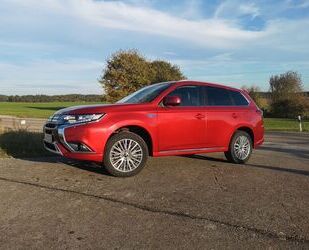 Mitsubishi Mitsubishi Outlander 2.4 MIVEC PLUG-IN HYBRID 4WD Gebrauchtwagen