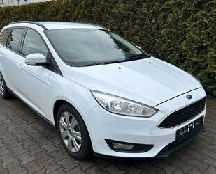 Ford Ford Focus 1.5 Turnier TDCi Business Navi AHK PDC Gebrauchtwagen