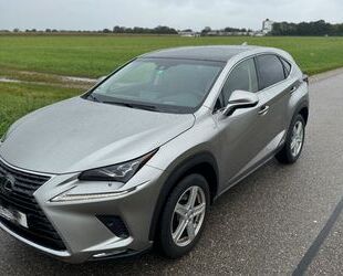 Lexus Lexus NX 300h 4WD LUXURY HdUp PANO LEDER 4SH+Lüft Gebrauchtwagen