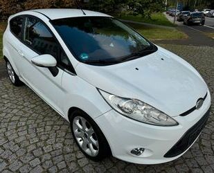 Ford Ford Fiesta 1,4 Titanium X Klimaautomatik Alufelge Gebrauchtwagen