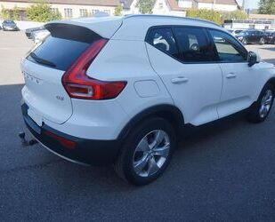 Volvo Volvo XC40 Momentum*AUT*AHK*NAVi*ACC*LEDER*KAMERA* Gebrauchtwagen