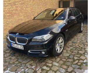 BMW BMW 525d xDrive Touring Luxury Line SCHECKHEFT Gebrauchtwagen