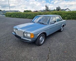 Mercedes-Benz Mercedes-Benz 200 W123 Benzin 1. Hand Oldtimer H-K Oldtimer