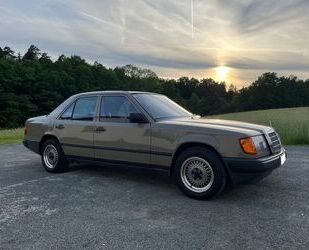 Mercedes-Benz Mercedes-Benz 230E W124 pueblobeige 651 5-Gang H-Z Gebrauchtwagen