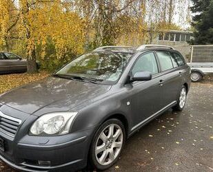 Toyota Toyota Avensis Combi Executive 2.0-VVT-i Automat T Gebrauchtwagen