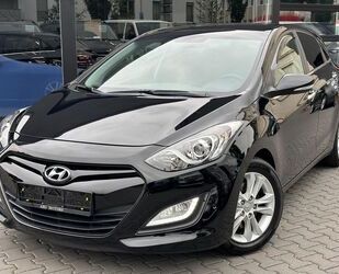 Hyundai Hyundai i30 1.6 AUT STYLE PANO NAVI KEYLESS LEDER Gebrauchtwagen