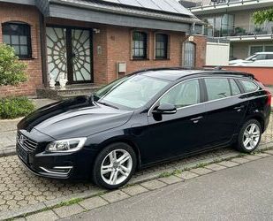 Volvo Volvo V60 D6 TWIN ENGINE Hybrid Allrad NAVI Leder Gebrauchtwagen