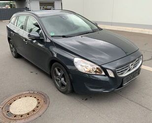 Volvo Volvo V60 D2 Momentum Navi+Leder+Tempomat+PDC Gebrauchtwagen