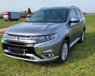 Mitsubishi Mitsubishi Outlander 2.4 MIVEC PLUG-IN HYBRID 4WD Gebrauchtwagen