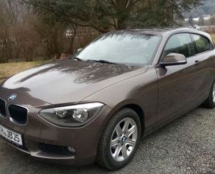 BMW BMW 114i Advantage AHK Navi SHZ Schiebedach Gebrauchtwagen