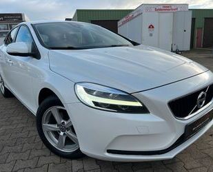 Volvo Volvo V40 D2 Momentum /1.HAND/SCHEKHEFT/XENON/NAVI Gebrauchtwagen