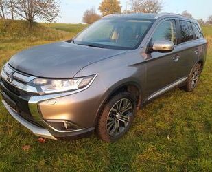 Mitsubishi Mitsubishi Outlander 2.2 DI-D 4WD Automatik SUV-St Gebrauchtwagen