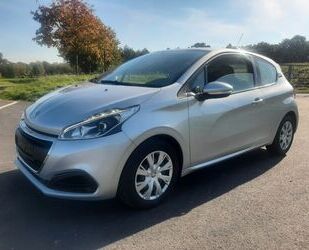 Peugeot Peugeot 208 1.6 BlueHDi 100,Navi,LED,2.Hand Gebrauchtwagen