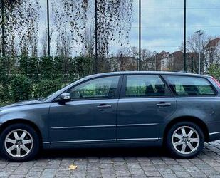 Volvo Volvo V50 1.6D Momentum, TÜV und Bremsen neu Gebrauchtwagen