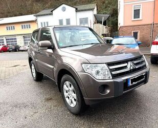 Mitsubishi Mitsubishi Pajero 3.2 DI-D Invite Gebrauchtwagen