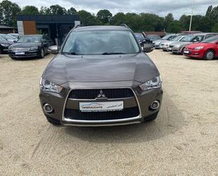 Mitsubishi Mitsubishi Outlander Instyle 4WD Navi,Xenon,AHK,RF Gebrauchtwagen