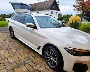 BMW BMW 520d X Drive Touring M-Sport /AHK/ACC Gebrauchtwagen