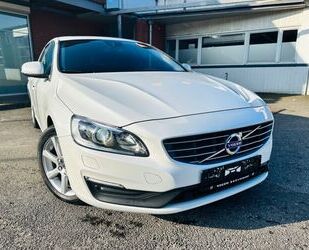 Volvo Volvo V60 D5 (224PS) AUTOMATIK BI-XENON NAVI SD KA Gebrauchtwagen