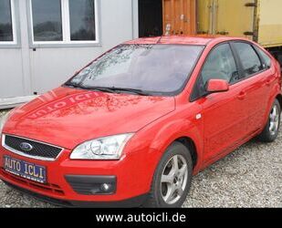 Ford Ford Focus Lim. Ghia * PDC * SHZ * TEMPOMAT * ALU Gebrauchtwagen