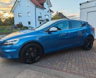 Volvo Volvo V40 Momentum R-Design Leder Standheiz. LED N Gebrauchtwagen