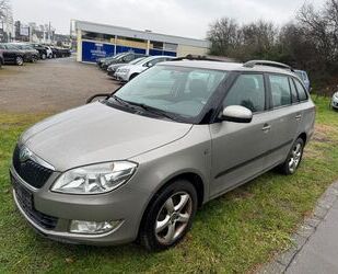 Skoda Skoda Fabia Combi*PDC*Scheckheft*Allwetter*defekt* Gebrauchtwagen