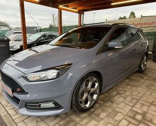 Ford Ford Focus Turnier ST*LHZ*NAVI*RECARO*TOP* Gebrauchtwagen