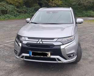 Mitsubishi Mitsubishi Outlander 2.4 MIVEC PLUG-IN HYBRID 4WD Gebrauchtwagen