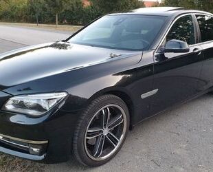 BMW BMW 730d -d Faceli.Indivi./Softcl./Schiebed./HUD/2 Gebrauchtwagen