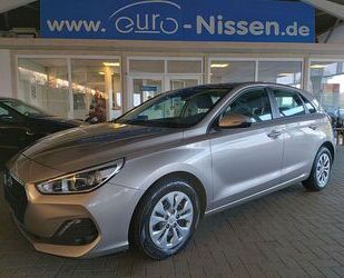 Hyundai Hyundai i30 1,0 T-GDI Select KAMERA NAVI SITZHEIZU Gebrauchtwagen