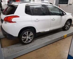 Peugeot Peugeot 2008 Allure PureTech 130 Stop&Start Allure Gebrauchtwagen