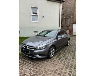 Mercedes-Benz Mercedes-Benz A 180 Urban/Teilleder/PDC /Rückfahrk Gebrauchtwagen