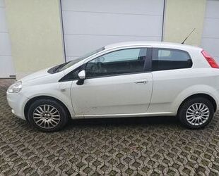 Fiat Fiat Grande Punto 1.4 16V Dynamic 70kW/95PS Gebrauchtwagen