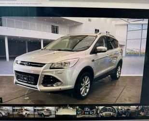 Ford Ford Kuga Titanium 4x4 PANO Navi Kamera Sitzhz 1.H Gebrauchtwagen