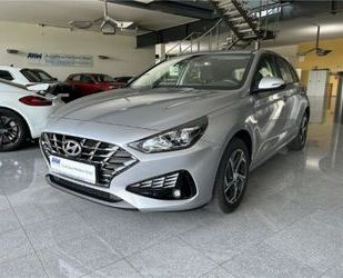 Hyundai Hyundai i30 1.5 Pure Limo AHK Assistenzpaket SHZ L Gebrauchtwagen