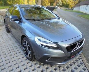 Volvo Volvo V40 Cross Country Pro AWD AHK Gebrauchtwagen