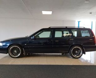 Volvo Volvo V70 2.5 TDI Klimaaut. / Tempom. / AHK / ZR n Gebrauchtwagen