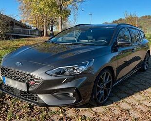 Ford Ford Focus 2,3 EcoBoost ST Styling-Paket Turnier . Gebrauchtwagen