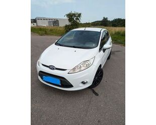 Ford Ford Fiesta Titanium 82 PS 1,25 TÜV 06/26 top Zust Gebrauchtwagen