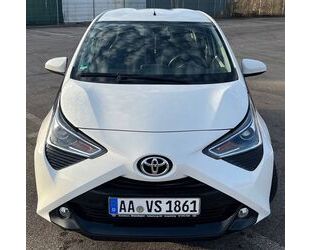 Toyota Toyota Aygo (X) 1,0-l-VVT-i x-play Automatik + WR Gebrauchtwagen